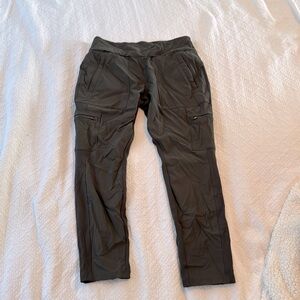 Athleta stretchy cargo skinny’s- 12P